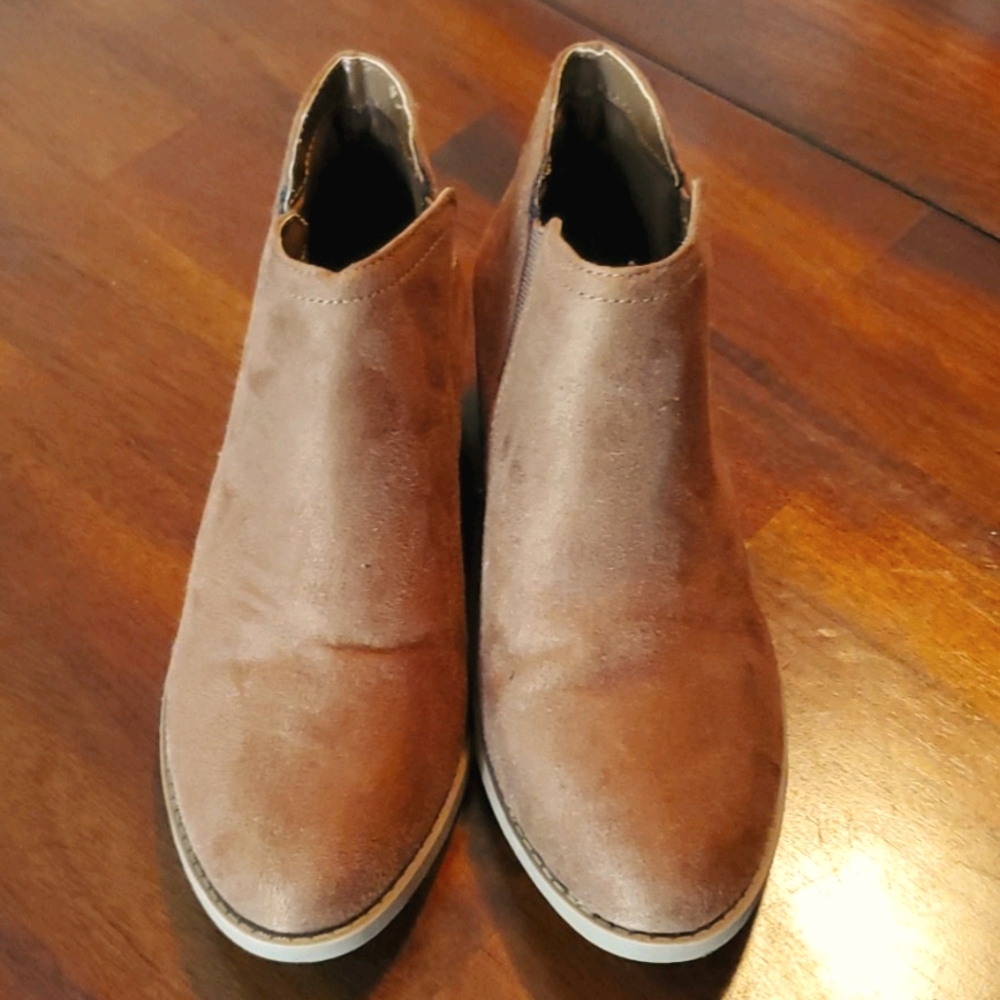 Zoe and Zac ankle boots